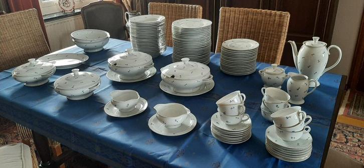 Porseleinen servies met gouden randje, 96 stuks, Antiek en Kunst, Antiek | Servies compleet, Ophalen