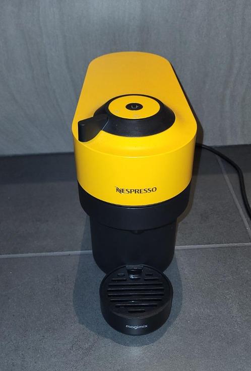 Nesspresso Vertuo pop + gratis koffiepads, Elektronische apparatuur, Koffiezetapparaten, Zo goed als nieuw, Koffiepads en cups