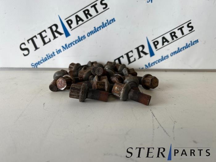 Kit boulons de roue d'un Mercedes C-Klasse, Autos : Pièces & Accessoires, Freins & Transmission, Mercedes-Benz, Utilisé, 3 mois de garantie