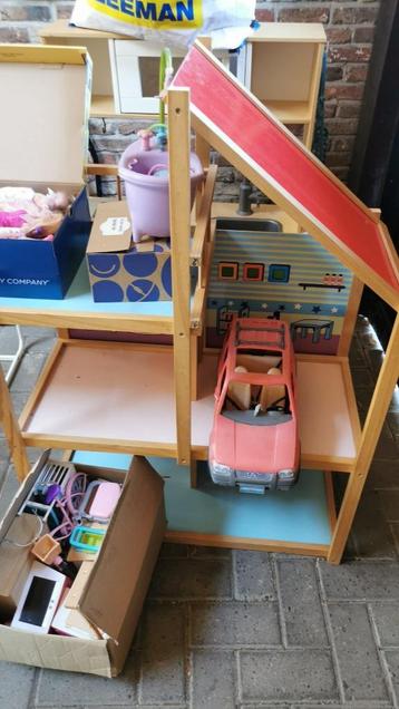 barbiehuis met barbies, inboedel,... beschikbaar voor biedingen