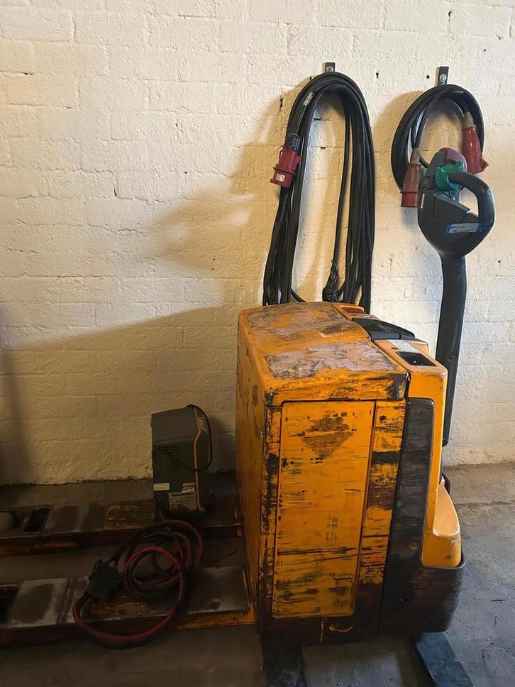 Jungheinrich EJE 120 Pallettruck (bj 2015), Zakelijke goederen, Machines en Bouw | Heftrucks en Intern transport, Palletwagen