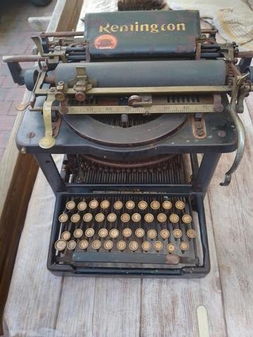 Antieke Remington schrijfmachine beschikbaar voor biedingen