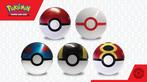 Pokéball Tin 2025, Hobby en Vrije tijd, Ophalen of Verzenden, Nieuw, Meerdere kaarten, Foil