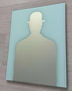 Spiegel René Magritte, Ophalen