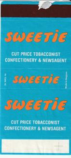 ROKER  DOOSJES GEOPEND     SWEETIE, Collections, Articles de fumeurs, Briquets & Boîtes d'allumettes, Comme neuf, Boîtes ou marques d'allumettes