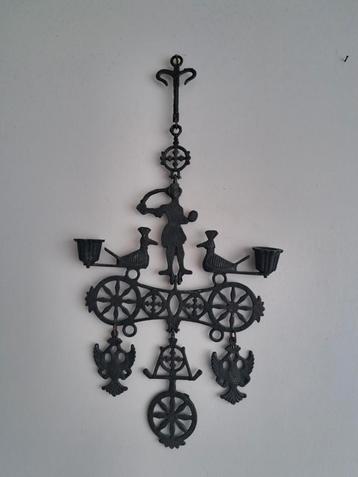 Ancien bougeoir mural croix
byzantine en métal noir symboles, Enlèvement ou Envoi