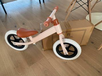 Balanceerfietsje beschikbaar voor biedingen