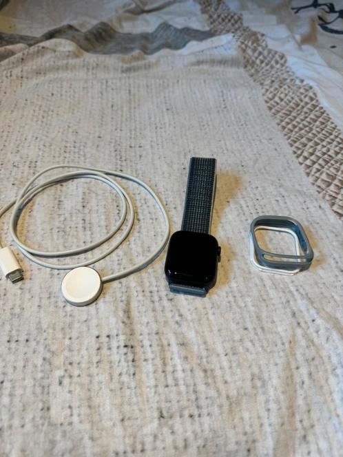 Apple Watch 8, Bijoux, Sacs & Beauté, Montres connectées, Comme neuf, État