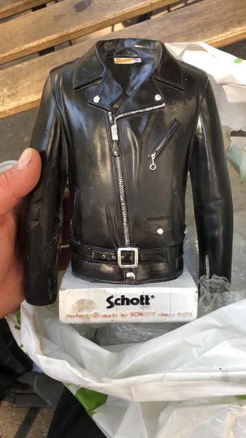 Posture publicitaire perfecto veste Schott USA beschikbaar voor biedingen