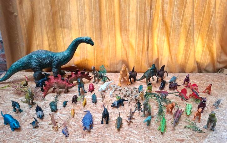 Kleuterjuf verkoopt - thema dino's - groot lot dino's, Verzamelen, Dierenverzamelingen, Gebruikt, Ophalen