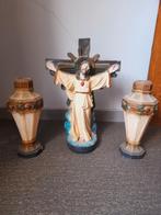 Gibsen kruisbeeld met vazen, Antiquités & Art, Antiquités | Objets religieux, Enlèvement ou Envoi