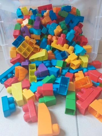 mega bloks - ongeveer 250 stuks (zonder doos/bak)