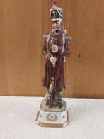 Porseleinen beeld Napoleontische soldaat, Capodimonte, Antiek en Kunst, Antiek | Porselein, Ophalen of Verzenden