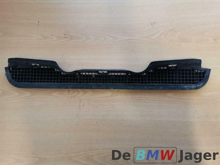 Afwatering grill BMW 3-serie E36 51131977679, Auto-onderdelen, Carrosserie, BMW, Gebruikt, Ophalen of Verzenden
