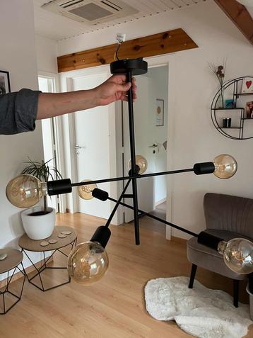 Plafondlamp beschikbaar voor biedingen