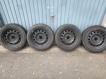 Originele bmw stalen velgen met winterbanden 205/55/r16 beschikbaar voor biedingen