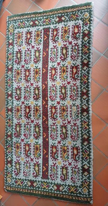 Tapis rectangulaire réalisé en laine de smyrne. beschikbaar voor biedingen