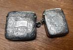 2 Tondeldoosjes of Vesta Case zilver met fraaie gravering, Antiek en Kunst, Verzenden, Zilver