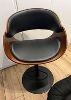 Stijlvolle barkruk met een houten, Huis en Inrichting, Ophalen, Zo goed als nieuw