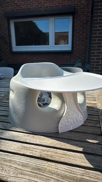 Bumbo stoel met tafeltje beschikbaar voor biedingen