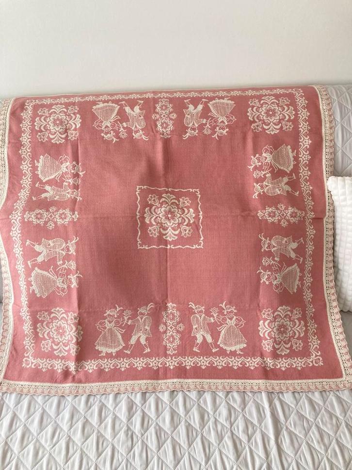 Mooi Oostenrijkse linnen tafelkleed, tweezijdig, 97x95 cm, Huis en Inrichting, Tafelkleden, Zo goed als nieuw, Ophalen of Verzenden