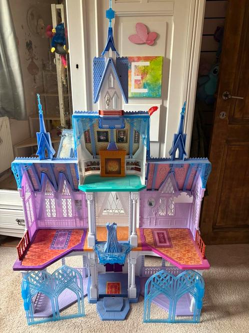 Arendelle-kasteel (Sneeuwkoningin), Kinderen en Baby's, Speelgoed | Poppenhuizen, Zo goed als nieuw, Poppenhuis, Ophalen