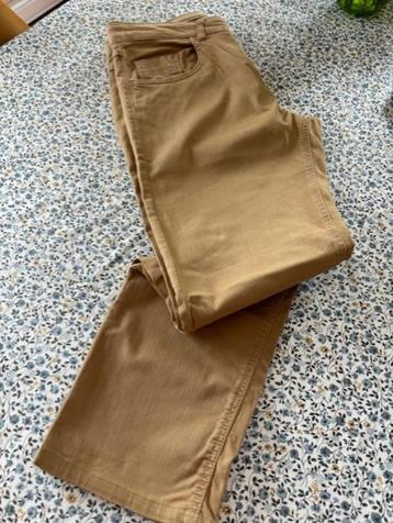 Pantalons divers modèles taille 42 à 8€ disponible aux enchères