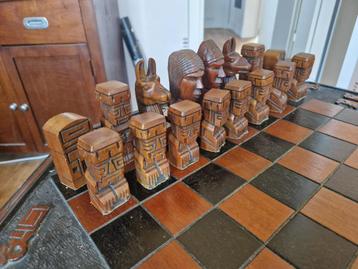 Houten schaakspel beschikbaar voor biedingen