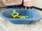 Babybedje met speelgoed, Ophalen