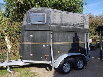 vol polyester 2 paards trailer met zadelkamer beschikbaar voor biedingen