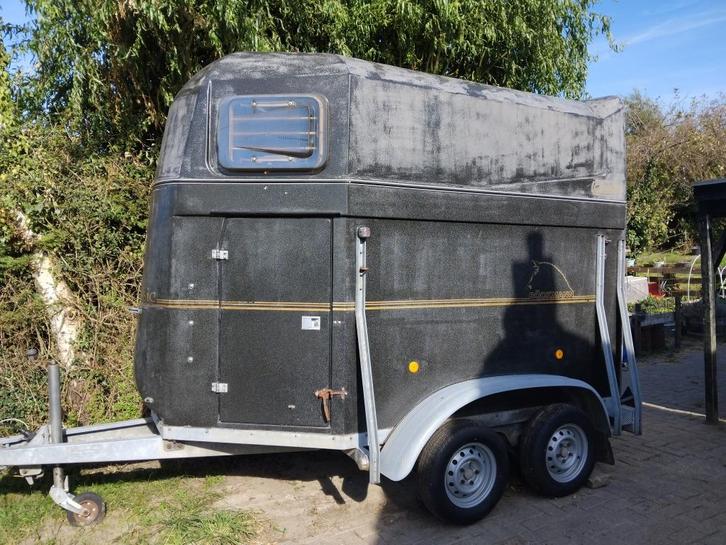 vol polyester 2 paards trailer met zadelkamer, Dieren en Toebehoren, Paarden en Pony's | Trailers en Aanhangwagens, Gebruikt, 2-paards trailer