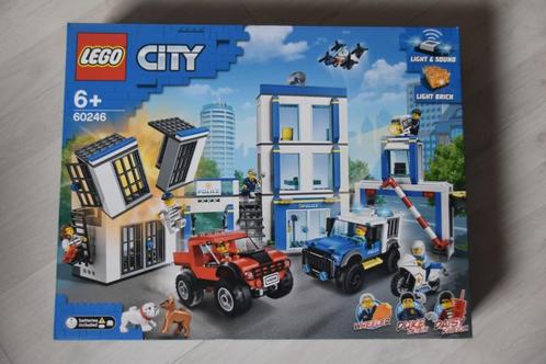 NIEUW - LEGO City 60246 -  Politiebureau, Enfants & Bébés, Jouets | Duplo & Lego, Neuf, Lego, Ensemble complet, Enlèvement ou Envoi