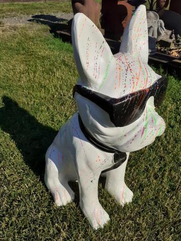 Boule dogue ,bulldog  en résine polychrome 