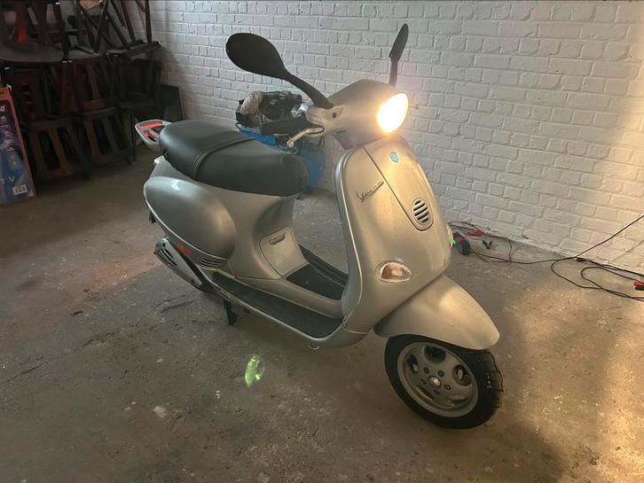 Vespa ET4 125cc , année 2003 , 13000km, Motoren, Motoren | Piaggio, Particulier, Scooter, 11 kW of minder, 4 cilinders, Motorrijbewijs A