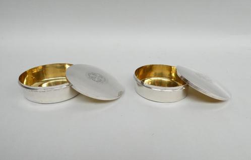 Twee zilveren pyxis ( hostiedoosjes ) of opbergen lunula, Antiek en Kunst, Antiek | Religieuze voorwerpen, Ophalen