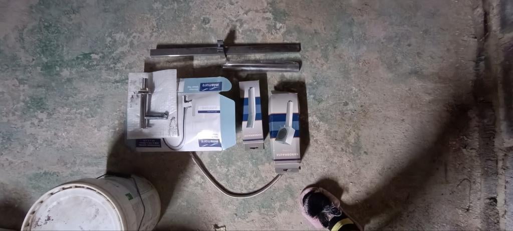 Robinetterie, Enlèvement, Comme neuf