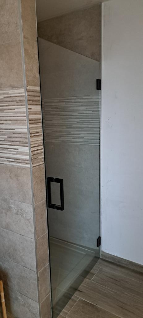 Kwalitatieve glazen pivoterende douchedeur, Doe-het-zelf en Bouw, Sanitair, Gebruikt, Douche, Glas, Ophalen