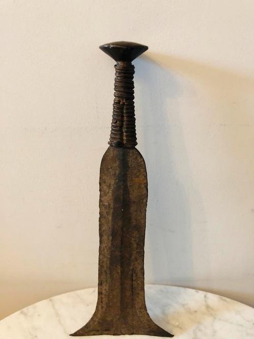 Épée courte Konda. R.D.C..................., Antiek en Kunst, Kunst | Niet-Westerse kunst, Ophalen