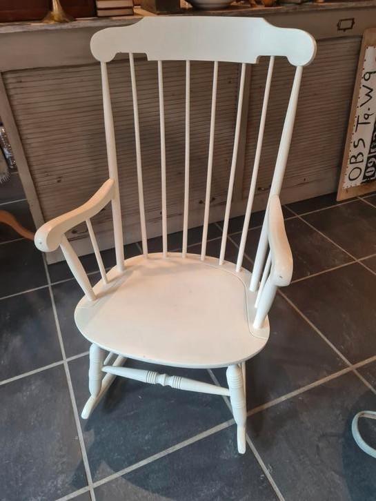 Witte houten schommelstoel, Huis en Inrichting, Stoelen, Zo goed als nieuw, Wit, Ophalen