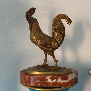 Bronzen haan op marmeren zadel beschikbaar voor biedingen
