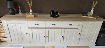 dressoir beschikbaar voor biedingen