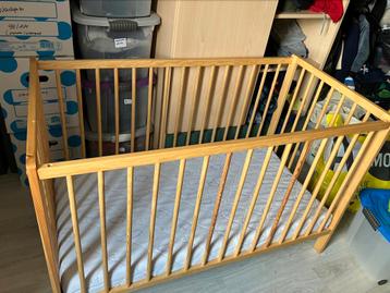 Babybedje met matras beschikbaar voor biedingen