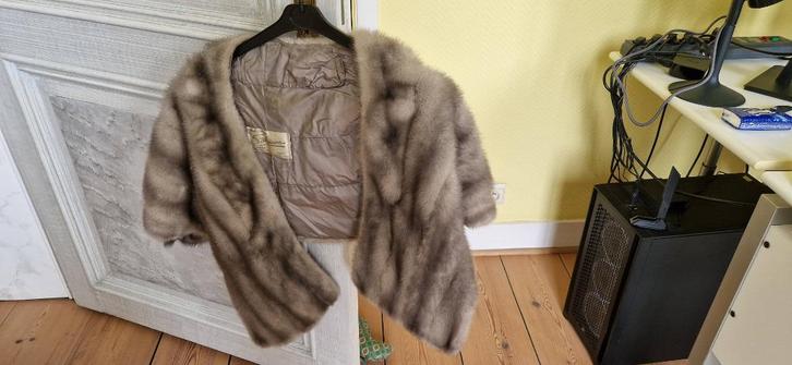 Vintage nerts bolero – Parisiana Gent – Haute Fourrure, Kleding | Dames, Mutsen, Sjaals en Handschoenen, Gedragen, Pashmina, Ophalen