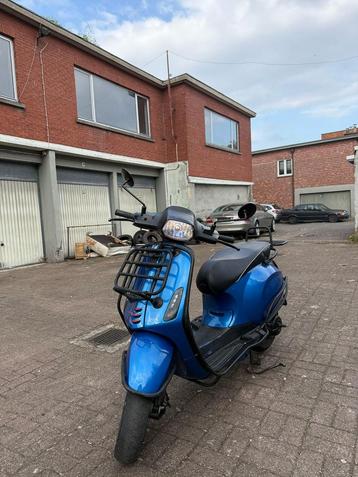 Vespa sprint beschikbaar voor biedingen