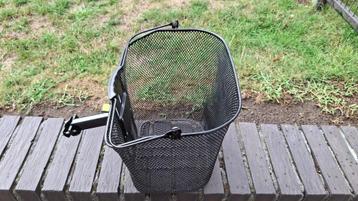 Stevige afneembare Basil Bilbao fietsmand zo goed als nieuw beschikbaar voor biedingen