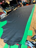 Zwarte kleur halve huid 1.5 mm dik soepel A-321, Hobby en Vrije tijd, Stoffen en Lappen, Ophalen of Verzenden, Zo goed als nieuw