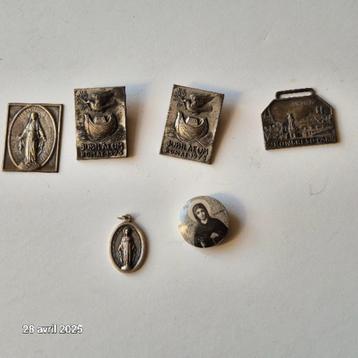Set van 6 medailles en broches, Jubileum van Rome 1975 met e beschikbaar voor biedingen