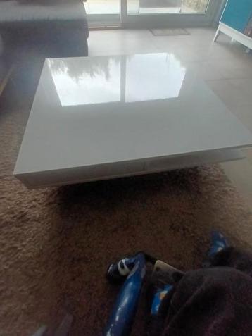 Salontafel hoogglans beschikbaar voor biedingen