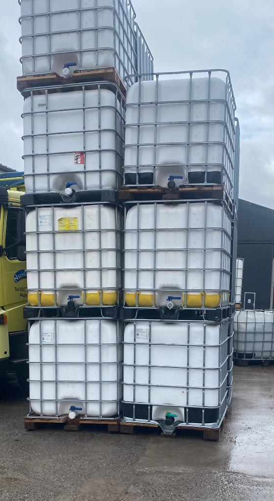 Melkwitte ibc containers 1000L, Ophalen, Kunststof, Gebruikt, Met kraantje