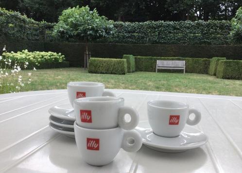 Set 4 Illy porseleinen tassen en ondertassen.  Set/3€, Antiek en Kunst, Antiek | Porselein, Ophalen